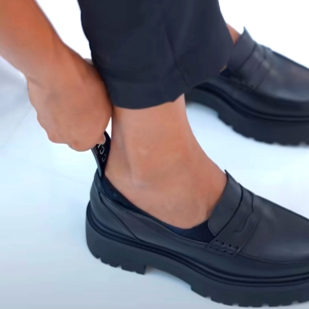 Gucci Shoehorn and duster